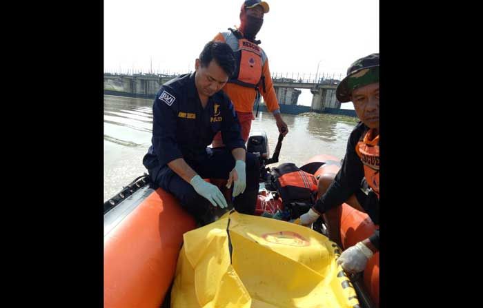 Jasad Warga Panjunan Bojonegoro Ditemukan di Jembatan Bendung Gerak Jasad Warga Panjunan Bojonegoro Ditemukan di Jembatan Bendung Gerak