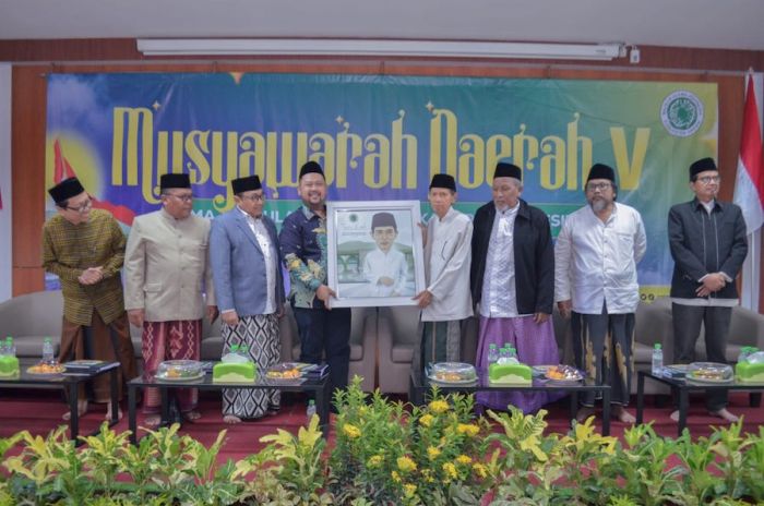 KH Ainur Rofiq Terpilih Sebagai Ketua MUI Gresik 2024-2029, Bupati: Tantangan di Era Digital KH Ainur Rofiq Terpilih Sebagai Ketua MUI Gresik 2024-2029, Bupati: Tantangan di Era Digital