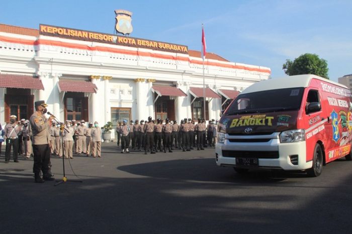 Jumat Berkah, Polrestabes Surabaya Salurkan Ribuan Paket Bansos Sembako Jumat Berkah, Polrestabes Surabaya Salurkan Ribuan Paket Bansos Sembako