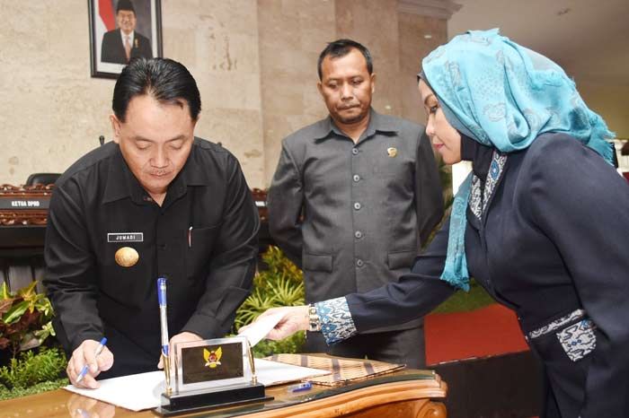 DPRD Kota Kediri Setujui Lima Perda DPRD Kota Kediri Setujui Lima Perda