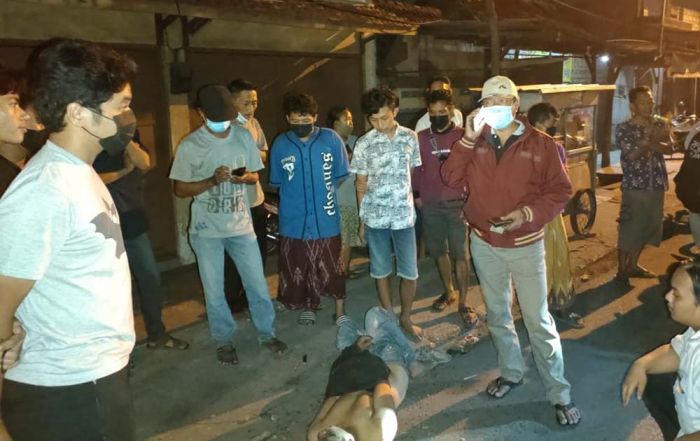 Ketahuan Hendak Curi Motor, Pemuda Asal Sampang Dihajar Warga Hingga Babak Belur Ketahuan Hendak Curi Motor, Pemuda Asal Sampang Dihajar Warga Hingga Babak Belur