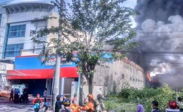 Cafe Glass Terbakar: 4 Anggota PMK Terluka, Sejumlah Pegawai Pingsan