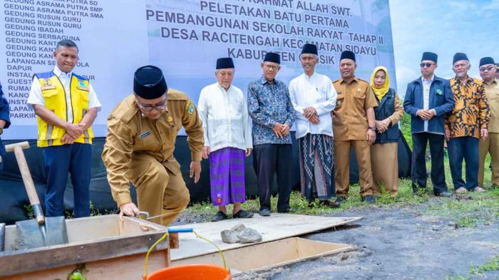 Sekdakab Gresik Letakkan Batu Pertama Pembangunan Sekolah Rakyat di Sidayu