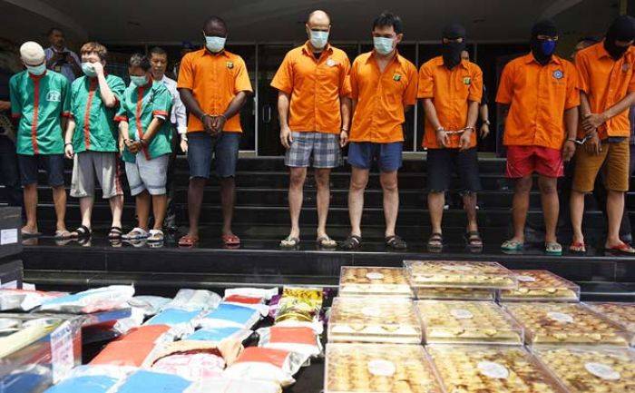 Sindikat Internasional Dibekuk: Sita Narkoba Rp 202 M, Ada Sabu Cair dan Sabu Cokelat Sindikat Internasional Dibekuk: Sita Narkoba Rp 202 M, Ada Sabu Cair dan Sabu Cokelat