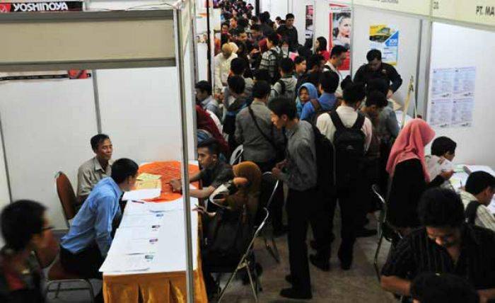 Bursa Kerja Disnaker Surabaya Dipadati Ribuan Jobseeker Bursa Kerja Disnaker Surabaya Dipadati Ribuan Jobseeker