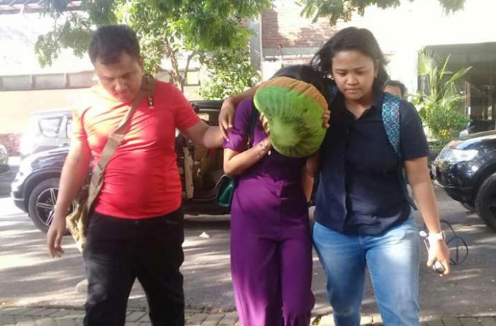 Ditengarai Terlibat Prostitusi Online, Dua Artis Ditangkap di Surabaya Ditengarai Terlibat Prostitusi Online, Dua Artis Ditangkap di Surabaya