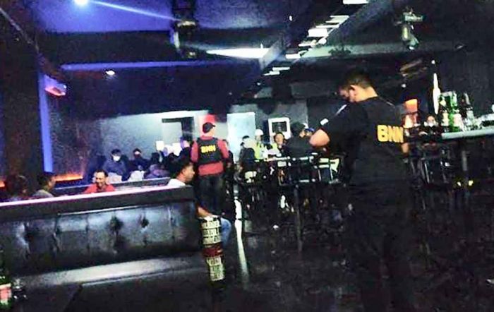 Ada Janda Positif Narkoba saat BNNK Surabaya Razia Diskotik di Kenjeran Ada Janda Positif Narkoba saat BNNK Surabaya Razia Diskotik di Kenjeran