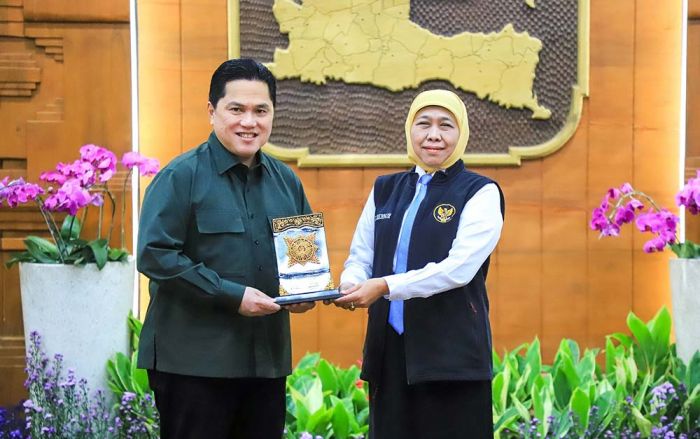 Dialog dengan Erick Thohir, Gubernur Khofifah Siap Dukung Penyelenggaraan Liga 3 dan Liga 4 Dialog dengan Erick Thohir, Gubernur Khofifah Siap Dukung Penyelenggaraan Liga 3 dan Liga 4