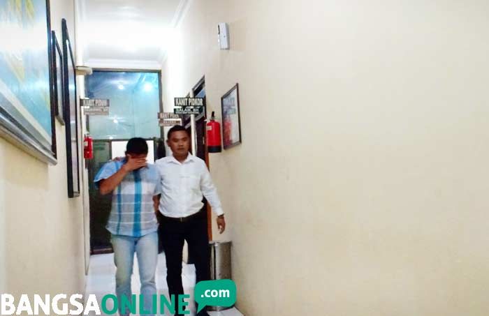 Pelaku Perusakan Rumdin Wali Kota Blitar Terungkap, Ternyata Salah Satunya Oknum Petugas Jaga Pelaku Perusakan Rumdin Wali Kota Blitar Terungkap, Ternyata Salah Satunya Oknum Petugas Jaga