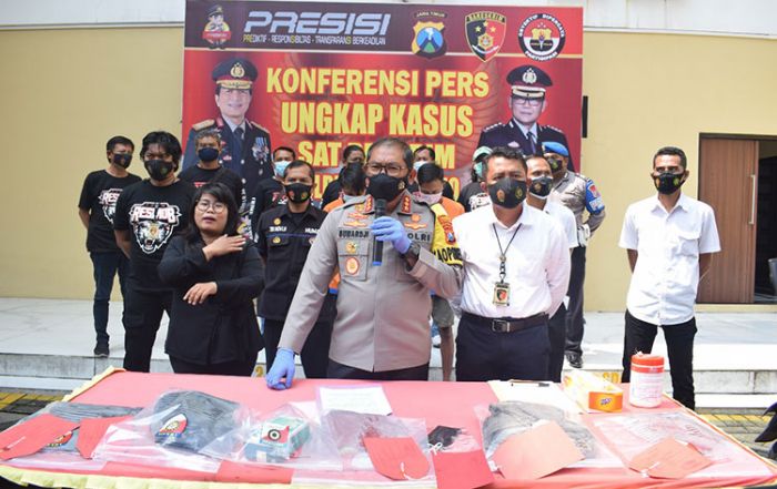 Ungkap Kasus Pembunuhan Pelajar SMP di Sidoarjo, Polisi: Tersangka Diancam Hukuman Seumur Hidup Ungkap Kasus Pembunuhan Pelajar SMP di Sidoarjo, Polisi: Tersangka Diancam Hukuman Seumur Hidup