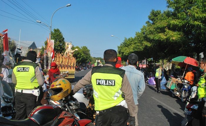 Polres Ngawi Terjunkan Ratusan Anggota ​Amankan Pawai Kendaraan Hias 