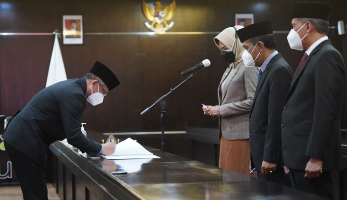 Wali Kota Batu Lantik Kepala BKPSDM dan Asisten Administrasi Umum Wali Kota Batu Lantik Kepala BKPSDM dan Asisten Administrasi Umum