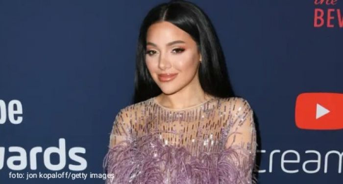 Influencer Ini Pernah Buka Rok untuk Tunjukkan Dia Tak Pakai CD Saat Masih Kecil Influencer Ini Pernah Buka Rok untuk Tunjukkan Dia Tak Pakai CD Saat Masih Kecil