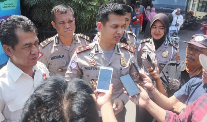 Bantah Tudingan Sulitnya Mengurus SIM, Satlantas Sidoarjo Beberkan Inovasi yang Justru Mempermudah Bantah Tudingan Sulitnya Mengurus SIM, Satlantas Sidoarjo Beberkan Inovasi yang Justru Mempermudah