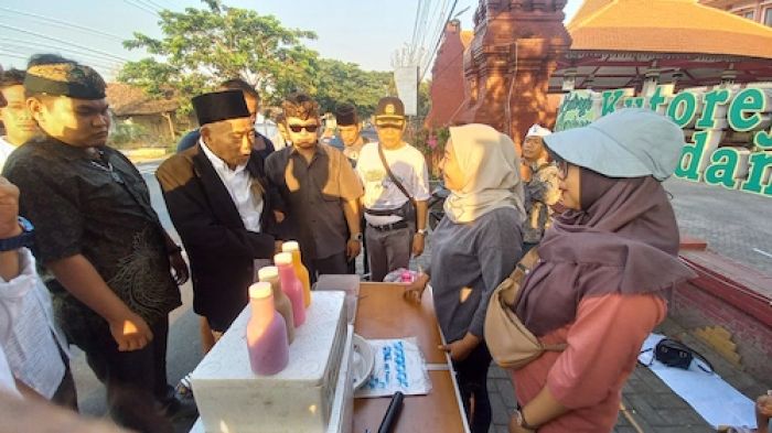 Gus Barra dan Kiai Asep Borong Dagangan, Pedagang Pasar Kutorejo Bersyukur dan Mantap Pilih Mubarok Gus Barra dan Kiai Asep Borong Dagangan, Pedagang Pasar Kutorejo Bersyukur dan Mantap Pilih Mubarok