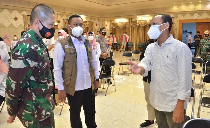 Bupati Gus Yani Pakai Aplikasi Silacak untuk Tracing Covid-19 Bupati Gus Yani Pakai Aplikasi Silacak untuk Tracing Covid-19