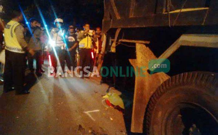 Kecelakaan di depan Samsat Tuban: Motor Seruduk Truk, Satu Tewas