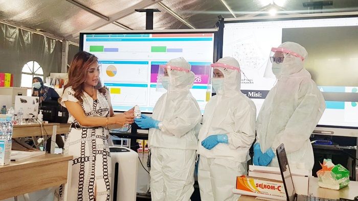 Empati ke Nakes, Dokter Lala Sumbangkan Proem-1 dan Masker ke RS Lapangan Indrapura Empati ke Nakes, Dokter Lala Sumbangkan Proem-1 dan Masker ke RS Lapangan Indrapura