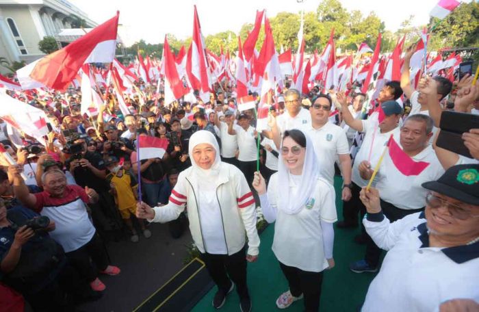 Jalan Sehat 1 Muharram 1445 H, Gubernur Khofifah: Momentum Penguat Persaudaraan dan Persatuan Jalan Sehat 1 Muharram 1445 H, Gubernur Khofifah: Momentum Penguat Persaudaraan dan Persatuan