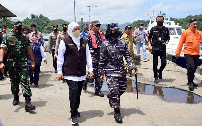 Gubernur Khofifah Hadiri Syukuran Nelayan dan Petik Laut di TPI Sendang Biru Malang