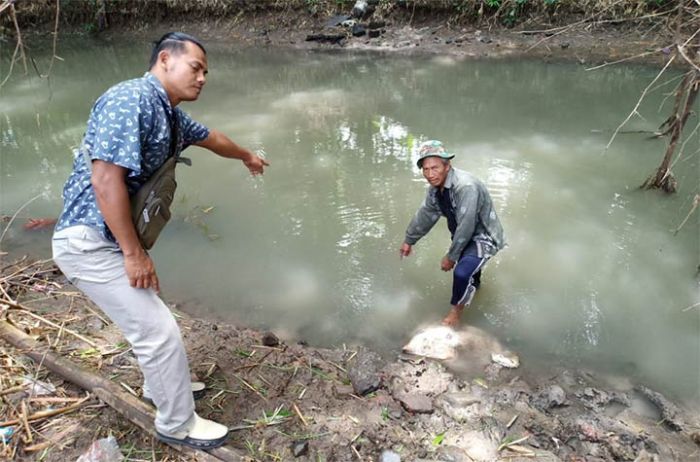 Seorang Pria Ditemukan Tewas di Pinggir Sungai di Ngawi