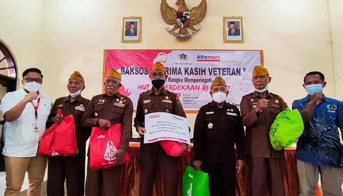 PWI Sidoarjo Bersinergi dengan Alfamart Gelar Baksos Peduli Veteran