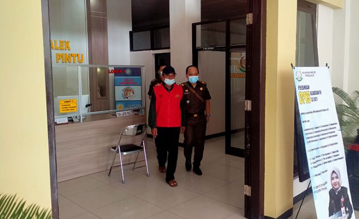 Tersangka Korupsi Dana Hibah 2019 Ditahan Kejaksaan Negeri Trenggalek Tersangka Korupsi Dana Hibah 2019 Ditahan Kejaksaan Negeri Trenggalek