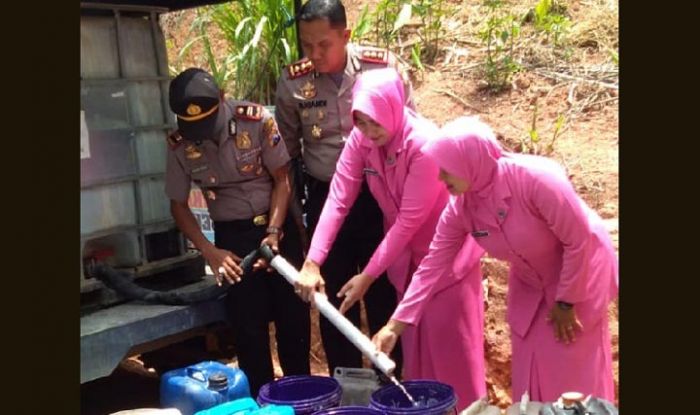 Polres Pacitan Gelar Baksospolmas Kirimkan Air Bersih Polres Pacitan Gelar Baksospolmas Kirimkan Air Bersih