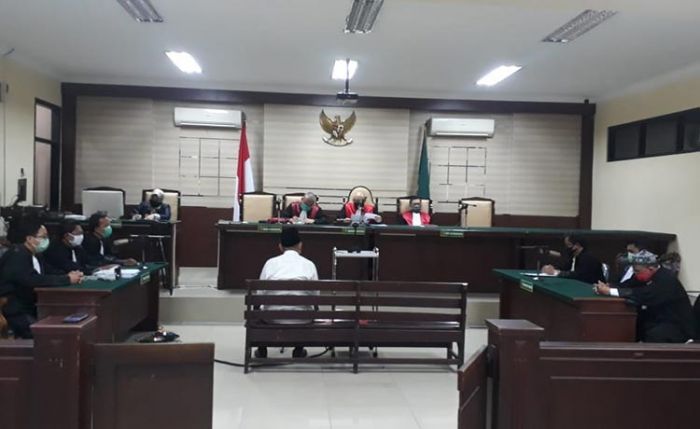 Pengadilan Negeri Tipikor Surabaya Tolak Eksepsi Terdakwa Saiful Ilah Pengadilan Negeri Tipikor Surabaya Tolak Eksepsi Terdakwa Saiful Ilah