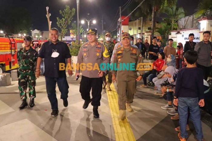 Kapolres Gresik Bersyukur Pergantian Malam Tahun Baru 2023 Berlangsung Aman Kapolres Gresik Bersyukur Pergantian Malam Tahun Baru 2023 Berlangsung Aman