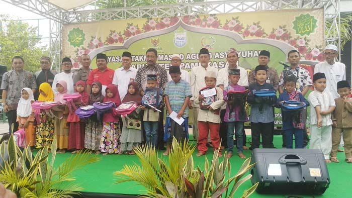 ​Peringati 10 Muharram, Masjid Agung Asy-Syuhada Pamekasan Santuni 1.300 Anak Yatim