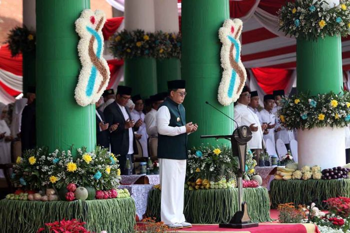 Hari Santri Nasional 2024, Pj Gubernur Jatim: Santri Harus Jadi Generasi Masa Kini yang Multitalenta Hari Santri Nasional 2024, Pj Gubernur Jatim: Santri Harus Jadi Generasi Masa Kini yang Multitalenta
