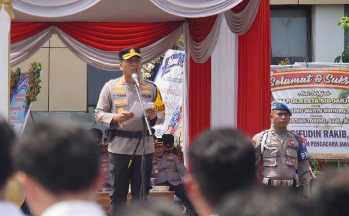 Pimpin Apel Gelar Operasi Lilin Semeru 2023, Kapolresta Sidoarjo Siap Amankan Nataru Pimpin Apel Gelar Operasi Lilin Semeru 2023, Kapolresta Sidoarjo Siap Amankan Nataru