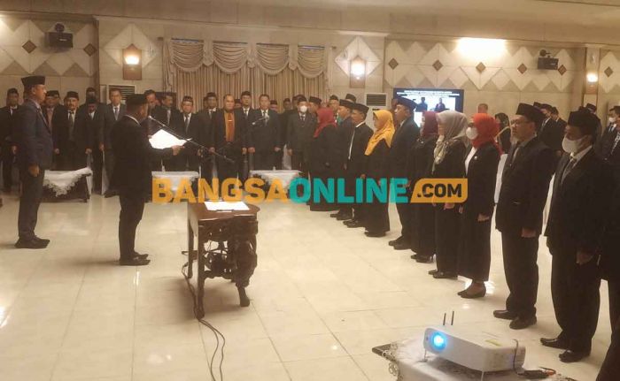 Bupati Gresik Lantik 4 Kepala Dinas Hasil Seleksi Terbuka, Berikut Nama-namanya Bupati Gresik Lantik 4 Kepala Dinas Hasil Seleksi Terbuka, Berikut Nama-namanya