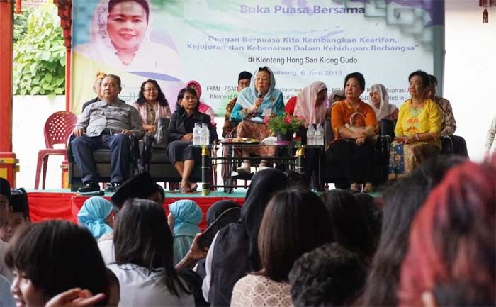 Buka Bersama Bu Sinta Nuriyah Wahid 2018 di Klenteng Gudo Buka Bersama Bu Sinta Nuriyah Wahid 2018 di Klenteng Gudo