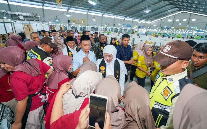 Di PT Kareb Bojonegoro, Khofifah Dinobatkan Sebagai Ibunya Pekerja SKT Di PT Kareb Bojonegoro, Khofifah Dinobatkan Sebagai Ibunya Pekerja SKT