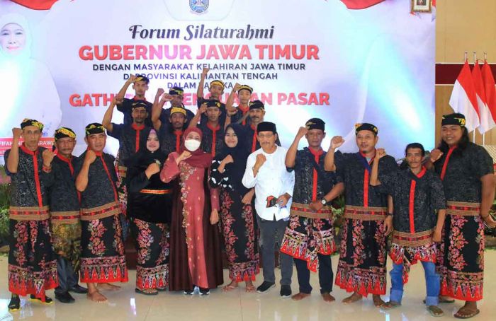 Temui Masyarakat dari Jatim di Kalteng, Gubernur Khofifah Terima Usulan soal Rute Penerbangan Temui Masyarakat dari Jatim di Kalteng, Gubernur Khofifah Terima Usulan soal Rute Penerbangan