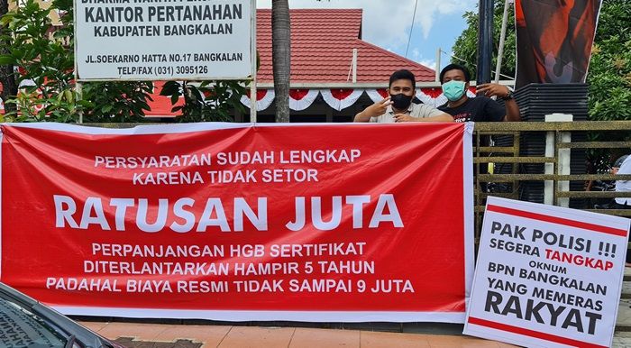 Sertifikat Tak Kunjung Jadi dan Diduga Ada Pungli Hingga Rp 40 Juta, Kantor BPN Bangkalan Didemo LSM Sertifikat Tak Kunjung Jadi dan Diduga Ada Pungli Hingga Rp 40 Juta, Kantor BPN Bangkalan Didemo LSM