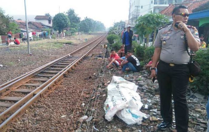 Pria Tak Dikenal Tabrakkan Diri ke Kereta Api di Lemah Putro Pria Tak Dikenal Tabrakkan Diri ke Kereta Api di Lemah Putro