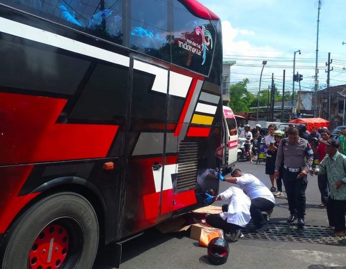 Diduga Dasbor Penuh, Bus Rombongan SD asal Jember Lindas Tukang Ojek hingga Tewas di Kota Batu Diduga Dasbor Penuh, Bus Rombongan SD asal Jember Lindas Tukang Ojek hingga Tewas di Kota Batu