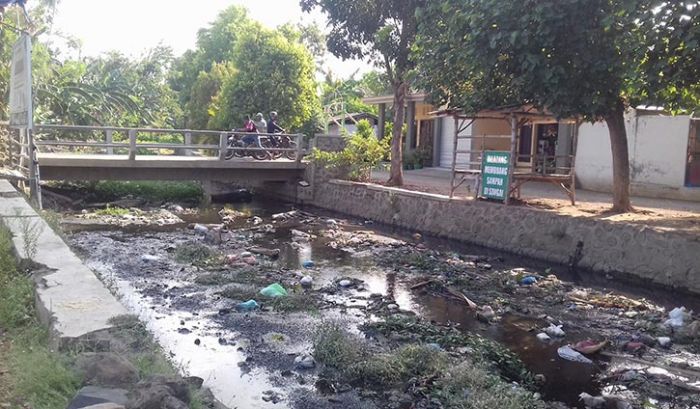 Jadi Tempat Pembuangan Sampah, Warga Keluhkan Kondisi Sungai Pakistaji