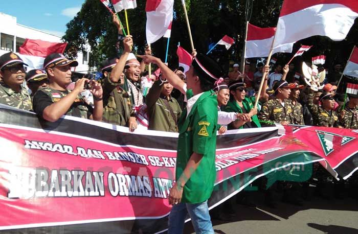 Aksi Damai, Ratusan Anggota Aliansi Ormas di Jombang Deklarasi Dukung Perppu No 2 Tahun 2017 Aksi Damai, Ratusan Anggota Aliansi Ormas di Jombang Deklarasi Dukung Perppu No 2 Tahun 2017