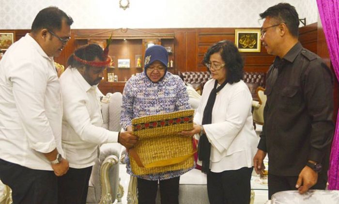 Kunjungi Pemkot Surabaya, Lenis Kogoya Puji Mama Risma Kunjungi Pemkot Surabaya, Lenis Kogoya Puji Mama Risma