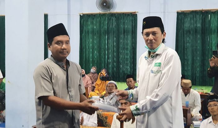 Peduli Terhadap Guru Ngaji dan Madin, Pengusaha H. Muhammad Imron Bagikan Seribu Kacamata