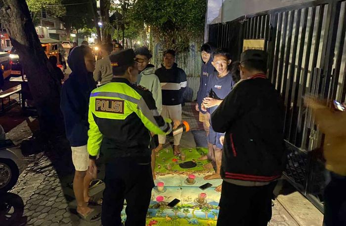 Pesta Miras di Angkringan, 18 Pemuda Diamankan Pesta Miras di Angkringan, 18 Pemuda Diamankan