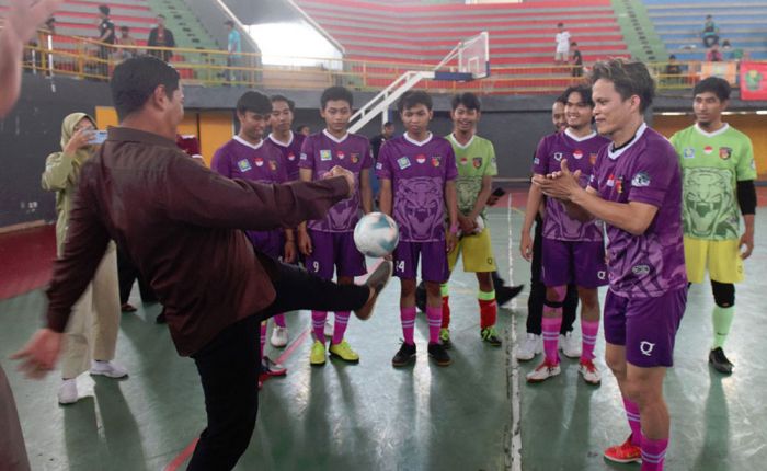 Jadi Tuan Rumah, Wali Kota Kediri Buka Kompetisi Futsal Tuli Antargrup Gerkatin se-Jawa Timur Jadi Tuan Rumah, Wali Kota Kediri Buka Kompetisi Futsal Tuli Antargrup Gerkatin se-Jawa Timur