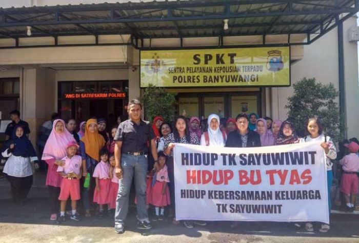 Dua Guru TK Banyuwangi Dilaporkan, Wali Murid Ngeluruk Polres Dua Guru TK Banyuwangi Dilaporkan, Wali Murid Ngeluruk Polres