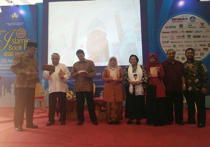 Buku Biografi KH. Hasyim Muzadi Dibedah di Islamic Book Fair 2018 Buku Biografi KH. Hasyim Muzadi Dibedah di Islamic Book Fair 2018
