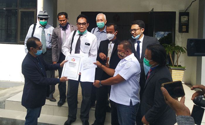 Tim Advokasi Mahfud-Mujiaman Adukan Risma dan Ketua Tim Pemenangan Eri-Armuji Ke Bawaslu Tim Advokasi Mahfud-Mujiaman Adukan Risma dan Ketua Tim Pemenangan Eri-Armuji Ke Bawaslu