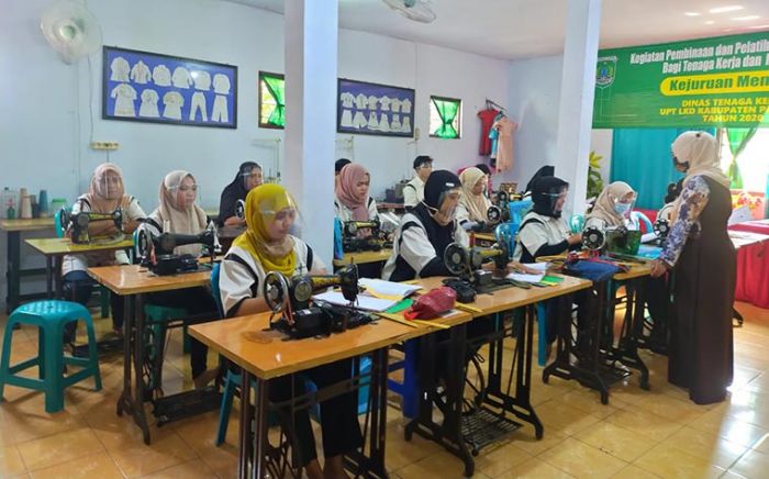 Puluhan Pencaker Dapat Pelatihan Gratis Puluhan Pencaker Dapat Pelatihan Gratis